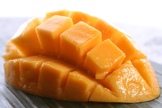 ripe mango cut