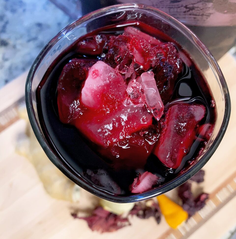 Glass of sorrel over ice